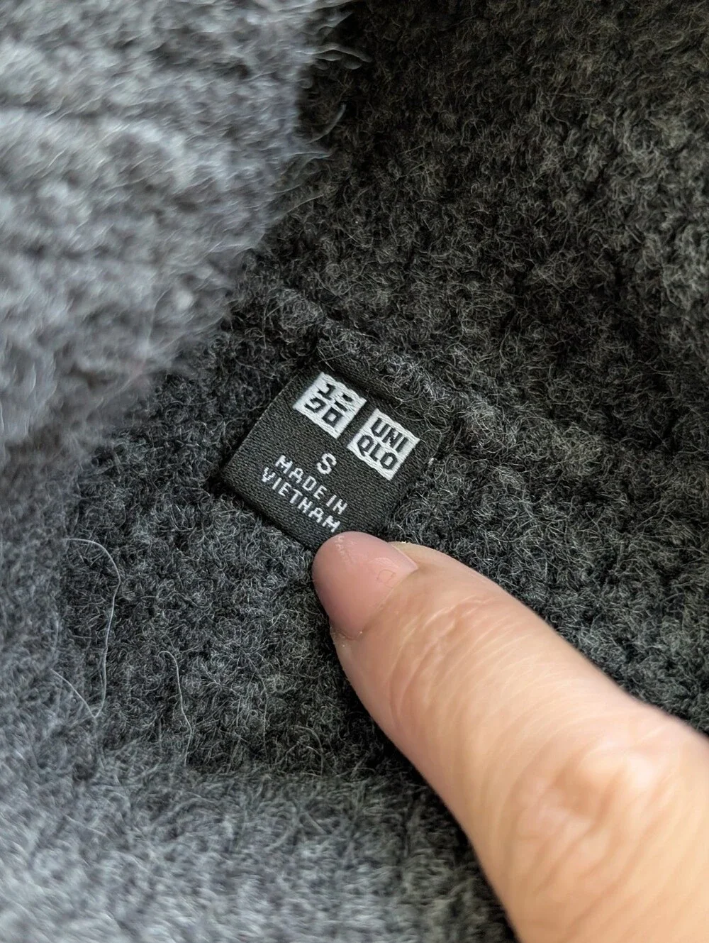 Uniqlo Dark Gray Souffle Yarn Wool Blend Turtleneck Sweater - Picture 3 of 8